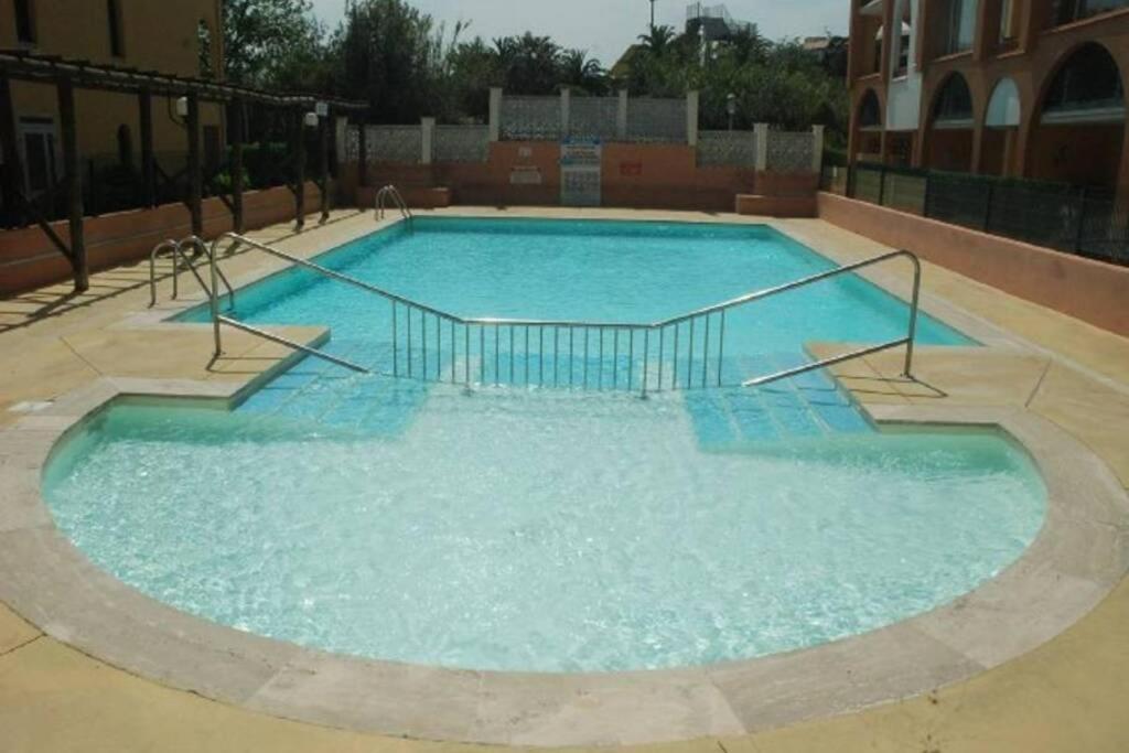 Studio Avec Climatisation Wifi Parking Piscine Agde Luaran gambar